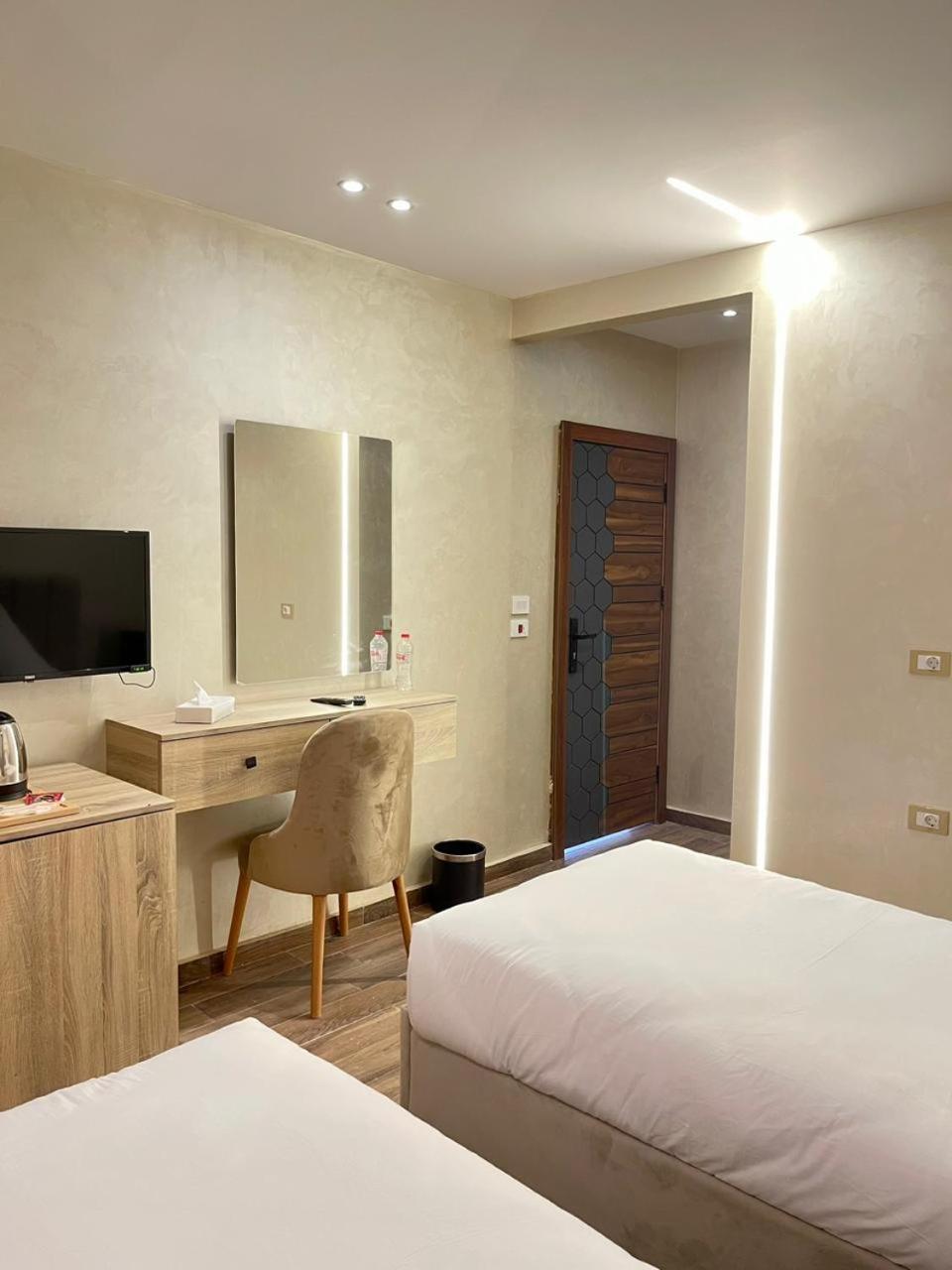 Cleopatra Tower Pyramid View Hotell Kafret el-Gabal Exteriör bild